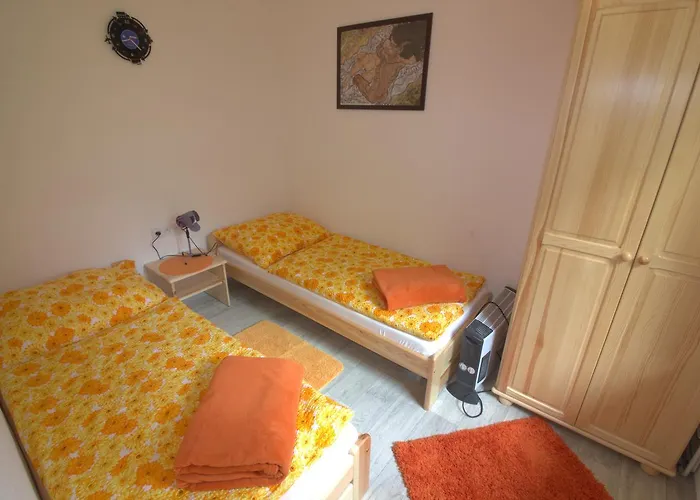 Lodge Orange House *